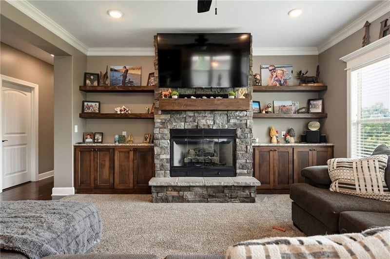 22614 Surrey Ln, Peculiar, MO 64078