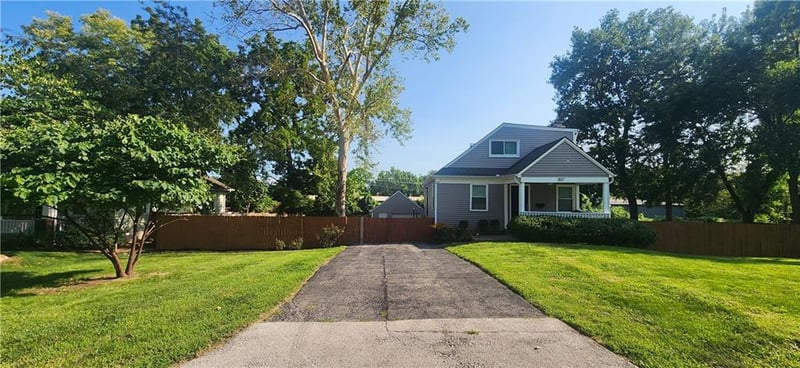 1017 84th Ter, Kansas City, MO 64131