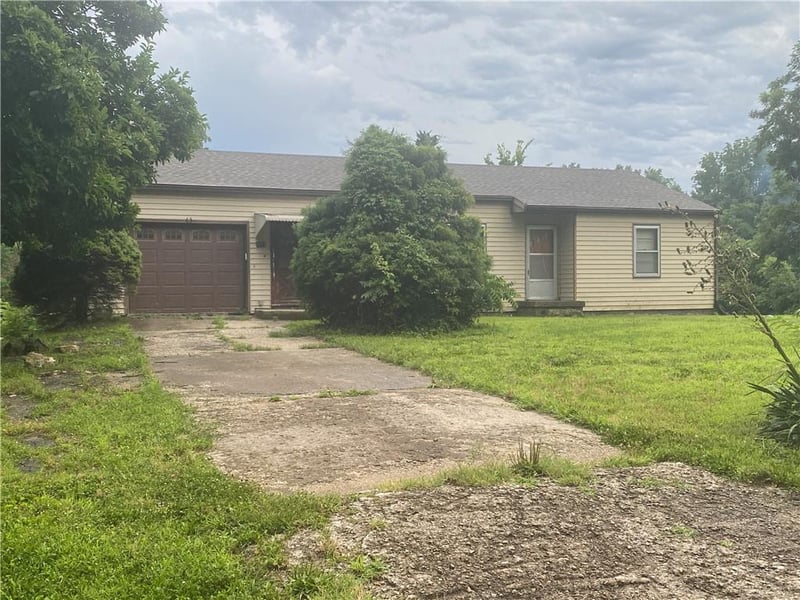 1211 Quincy St, Leavenworth, KS 66048