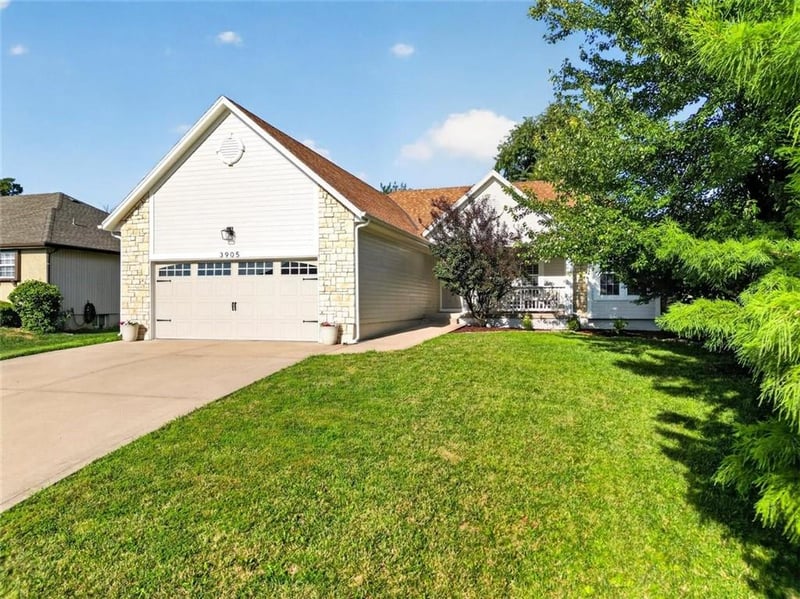 3905 Evergreen Ln, Lee's Summit, MO 64082