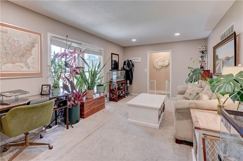 1335 Horizon Dr, Blue Springs, MO 64015