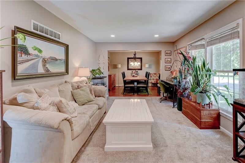 1335 Horizon Dr, Blue Springs, MO 64015