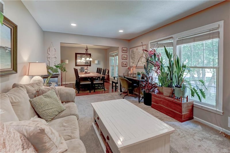 1335 Horizon Dr, Blue Springs, MO 64015
