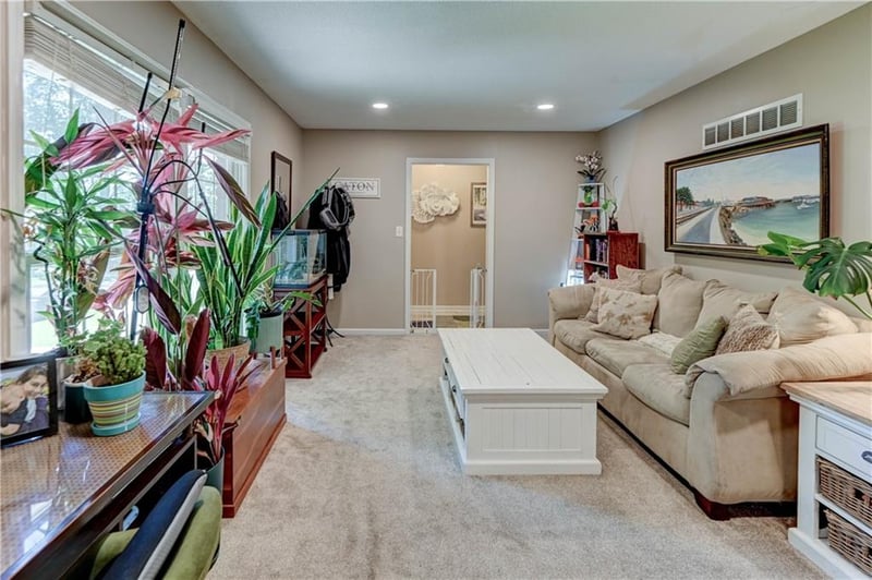 1335 Horizon Dr, Blue Springs, MO 64015