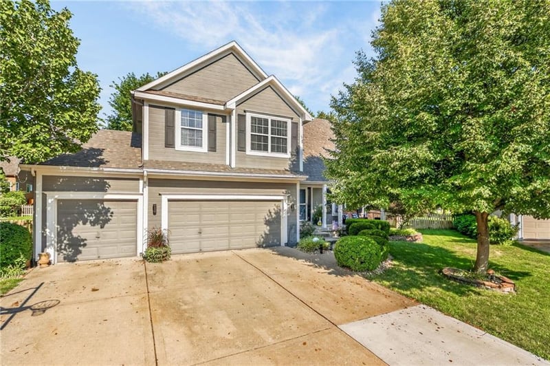 2501 Blazing Star Pl, Lee's Summit, MO 64081