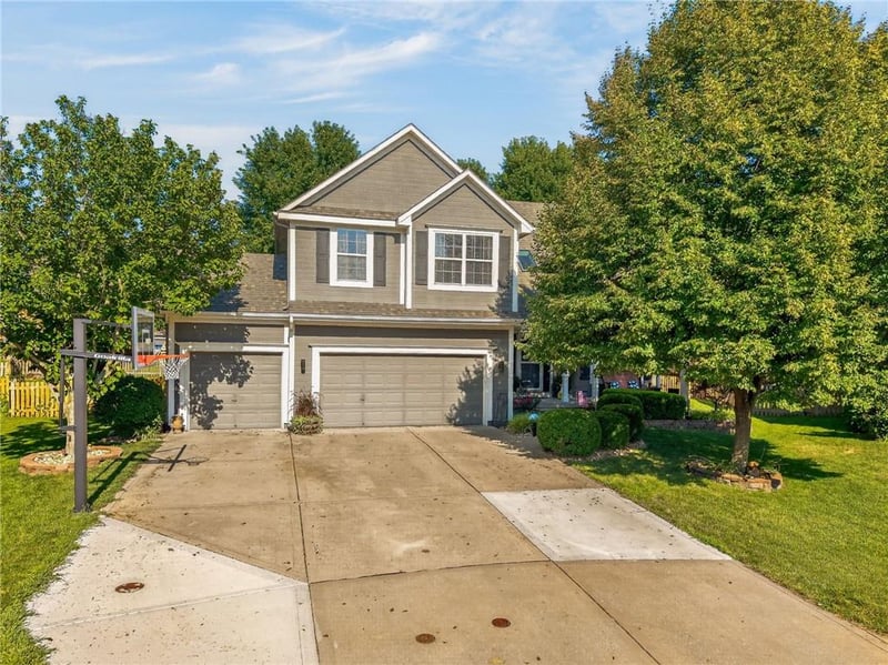 2501 Blazing Star Pl, Lee's Summit, MO 64081