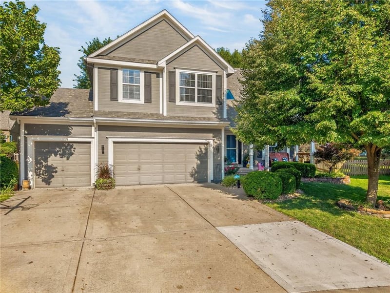 2501 Blazing Star Pl, Lee's Summit, MO 64081