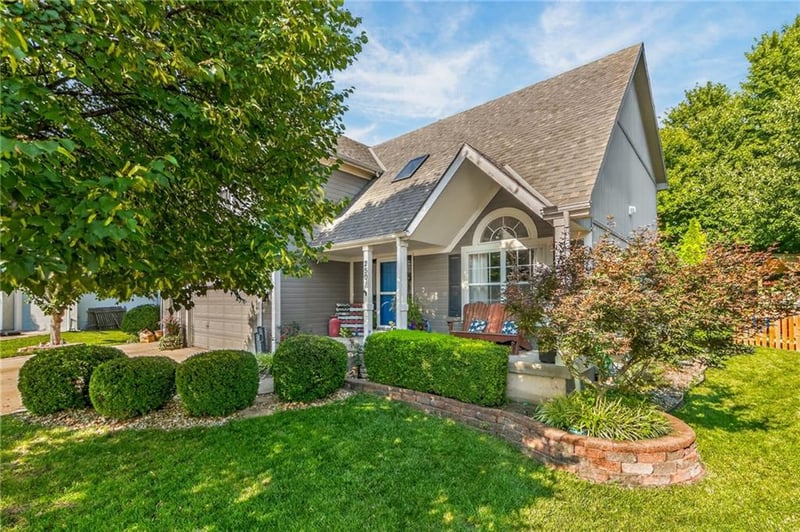 2501 Blazing Star Pl, Lee's Summit, MO 64081