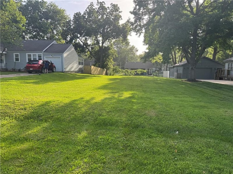 13222 Cherry St, Kansas City, MO 64145