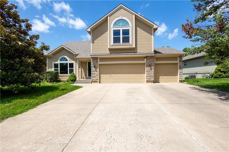 722 Garnes St, Raymore, MO 64083