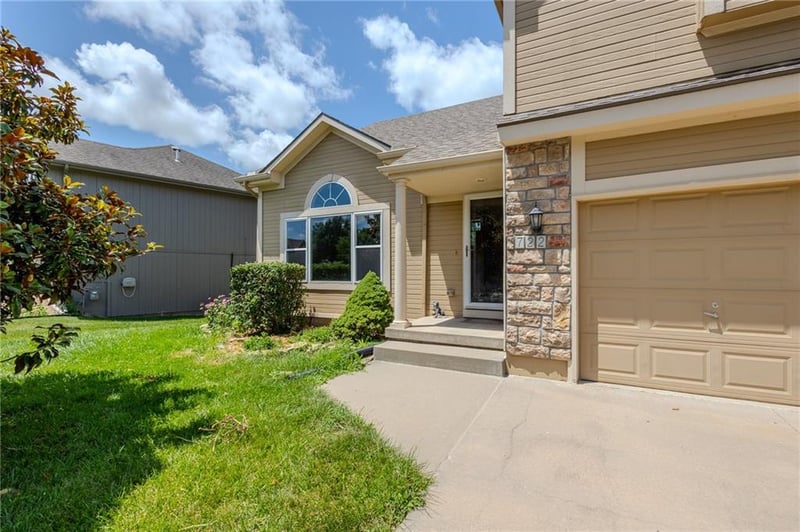 722 Garnes St, Raymore, MO 64083