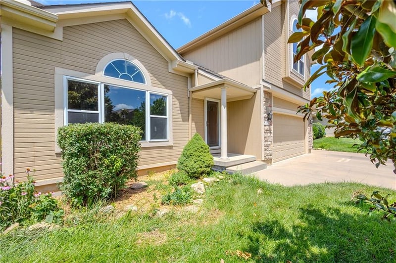 722 Garnes St, Raymore, MO 64083