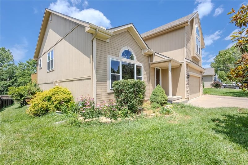 722 Garnes St, Raymore, MO 64083