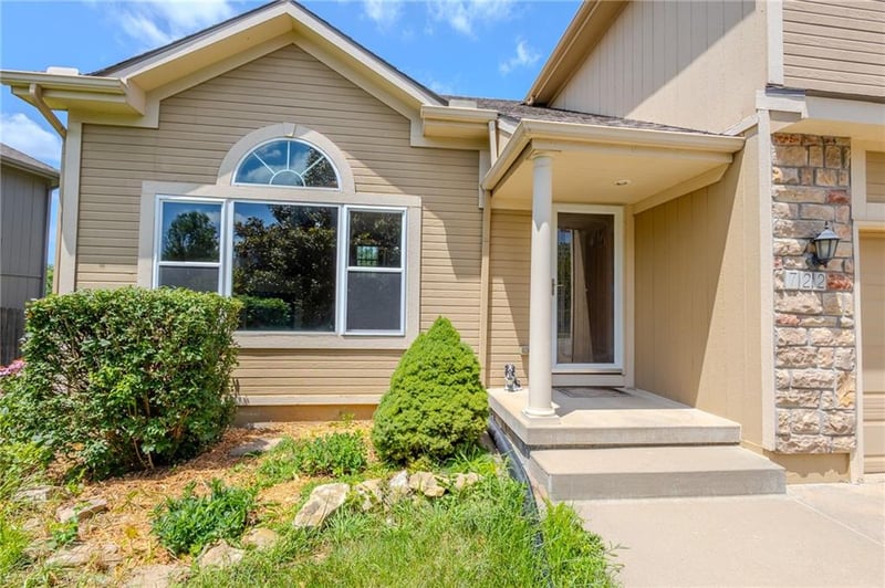 722 Garnes St, Raymore, MO 64083
