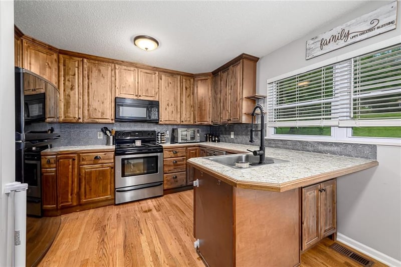 2803 109 St, Kansas City, KS 66109