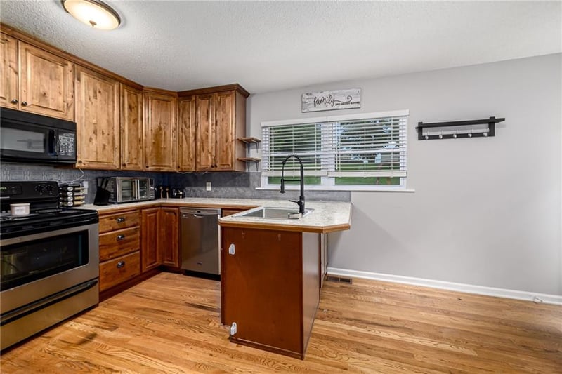 2803 109 St, Kansas City, KS 66109