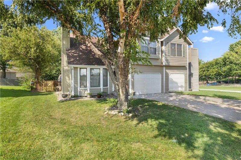 1116 8th St, Lee's Summit, MO 64063