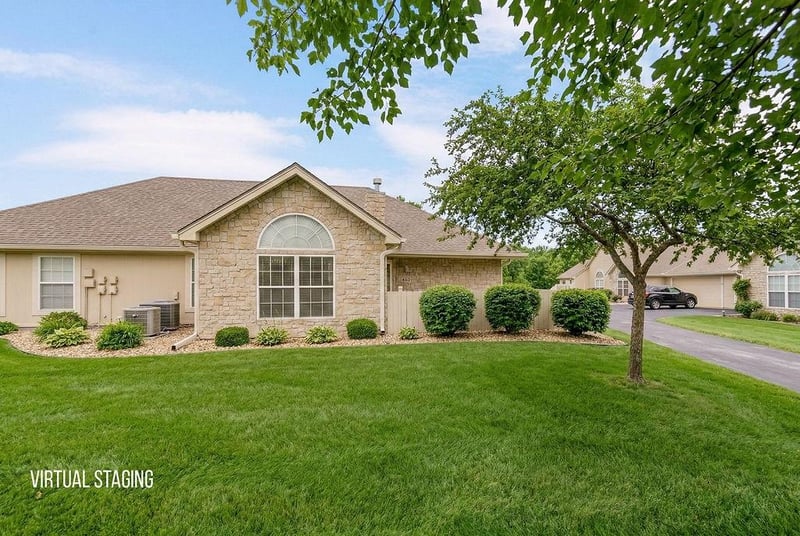 6160 Kensington Dr, Lee's Summit, MO 64064