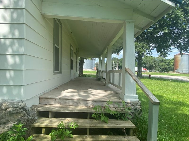 15 6th St, Adrian, MO 64720