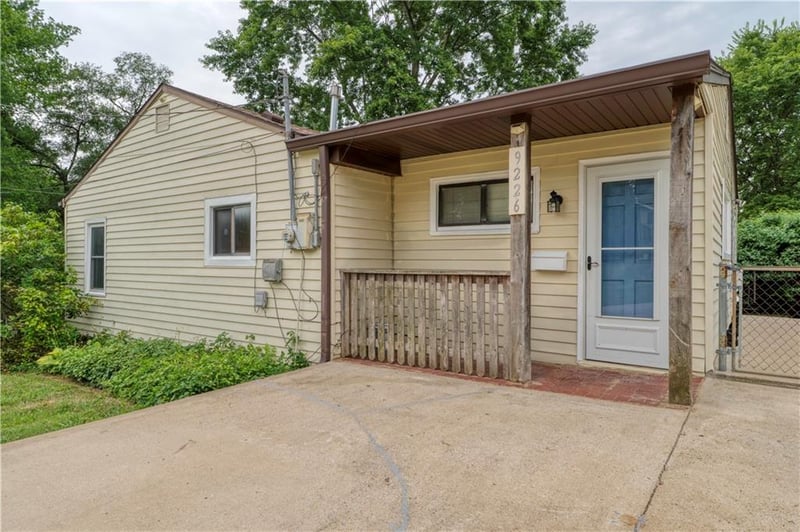 9226 Walnut St, Kansas City, MO 64114