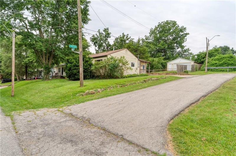 9226 Walnut St, Kansas City, MO 64114