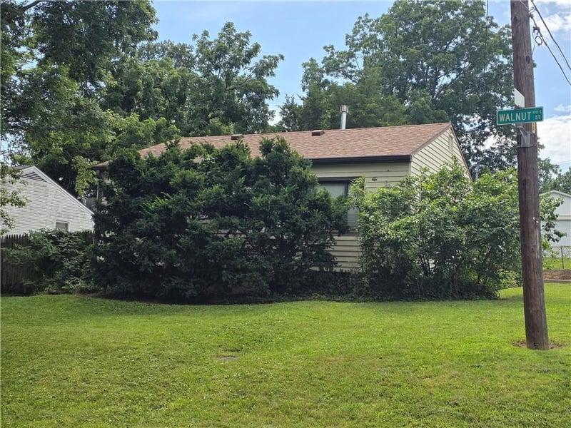 9226 Walnut St, Kansas City, MO 64114