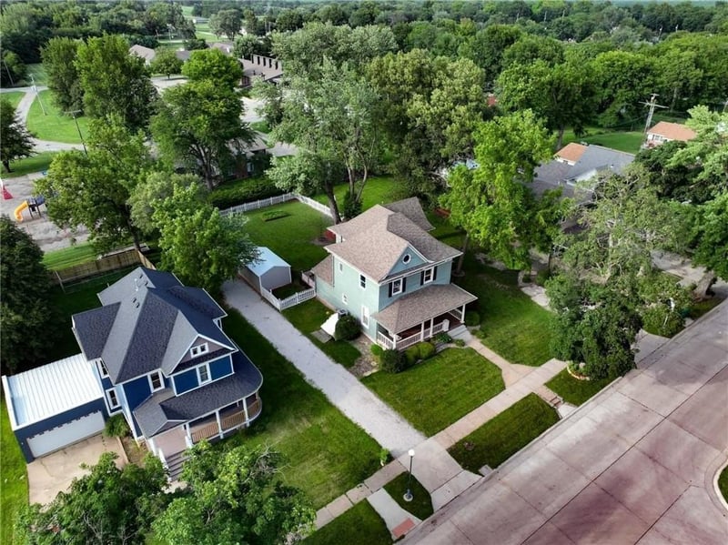 416 Miami St, Hiawatha, KS 66434