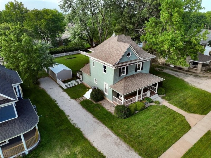 416 Miami St, Hiawatha, KS 66434