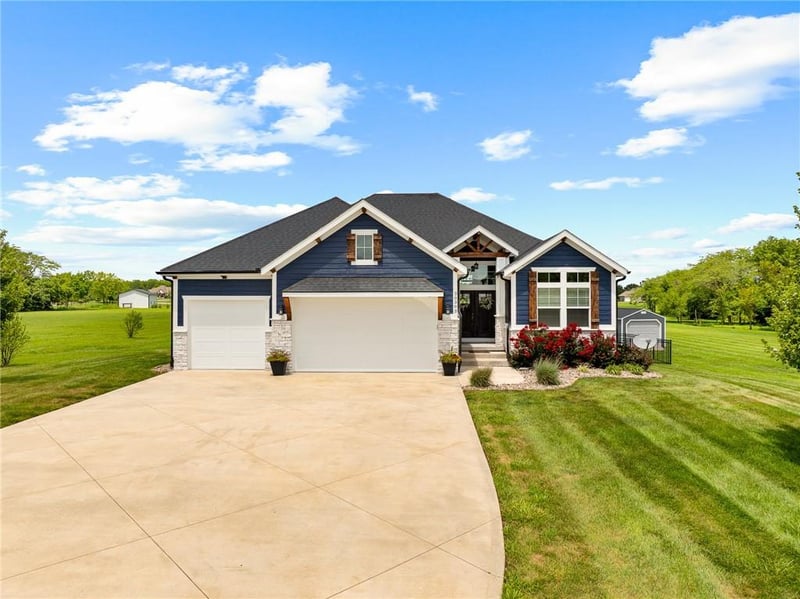 30303 Woodland Dr, Pleasant Hill, MO 64080