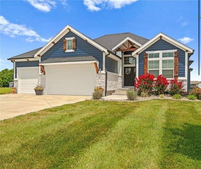 30303 Woodland Dr, Pleasant Hill, MO 64080