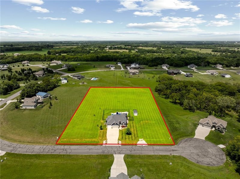 30303 Woodland Dr, Pleasant Hill, MO 64080