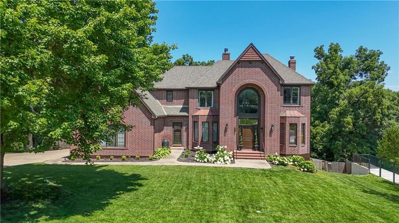 4110 110th St, Leawood, KS 66211