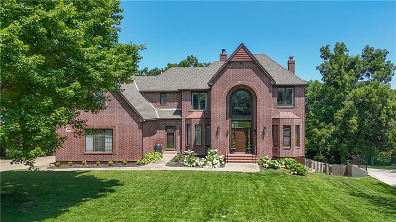 4110 110th St, Leawood, KS 66211