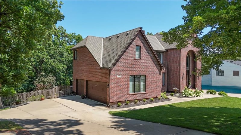 4110 110th St, Leawood, KS 66211