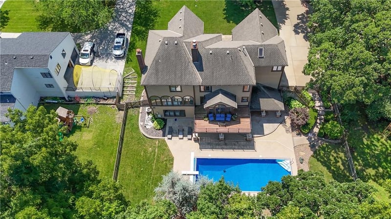 4110 110th St, Leawood, KS 66211