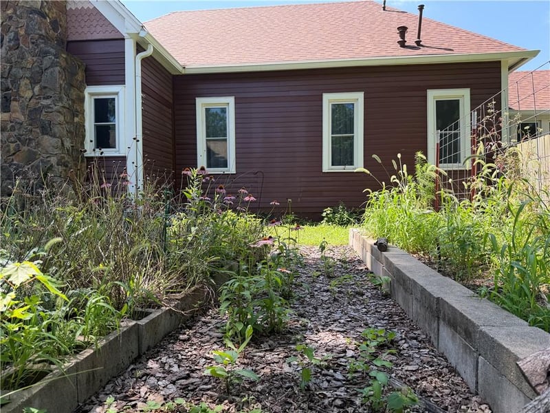 402 Spring St, Caney, KS 67333