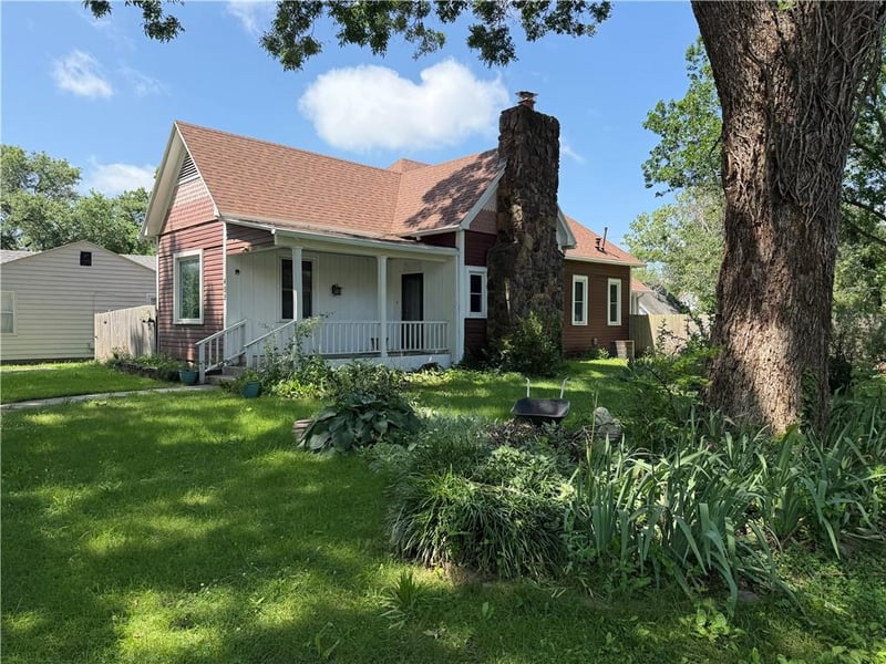 402 Spring St, Caney, KS 67333