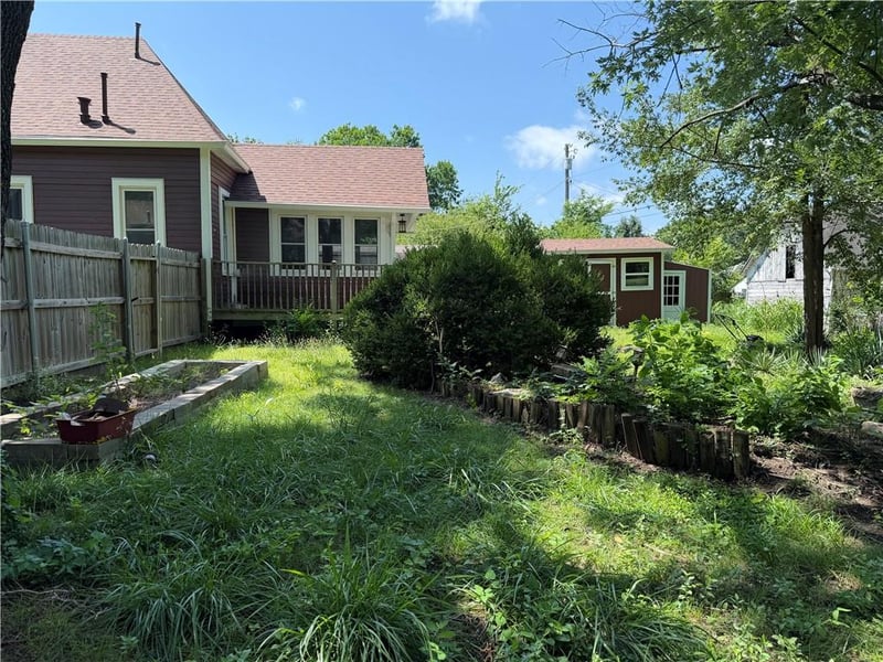 402 Spring St, Caney, KS 67333