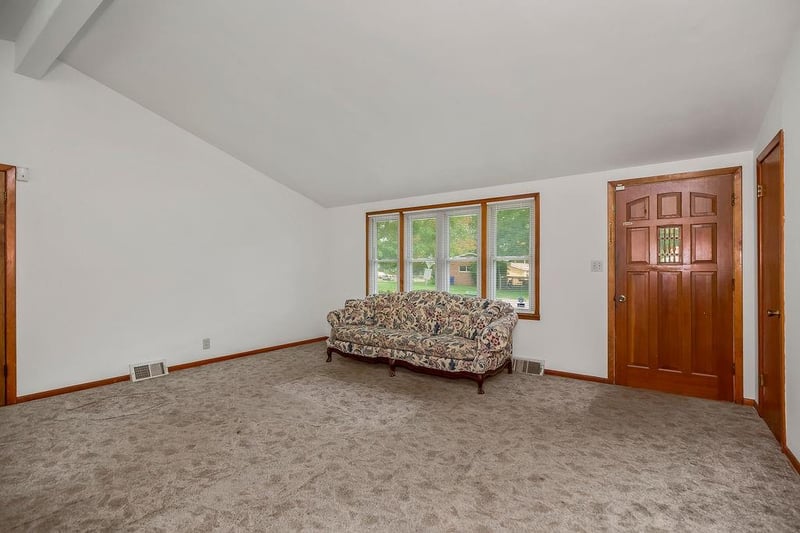 1103 NE 69th St, Kansas City, MO 64118