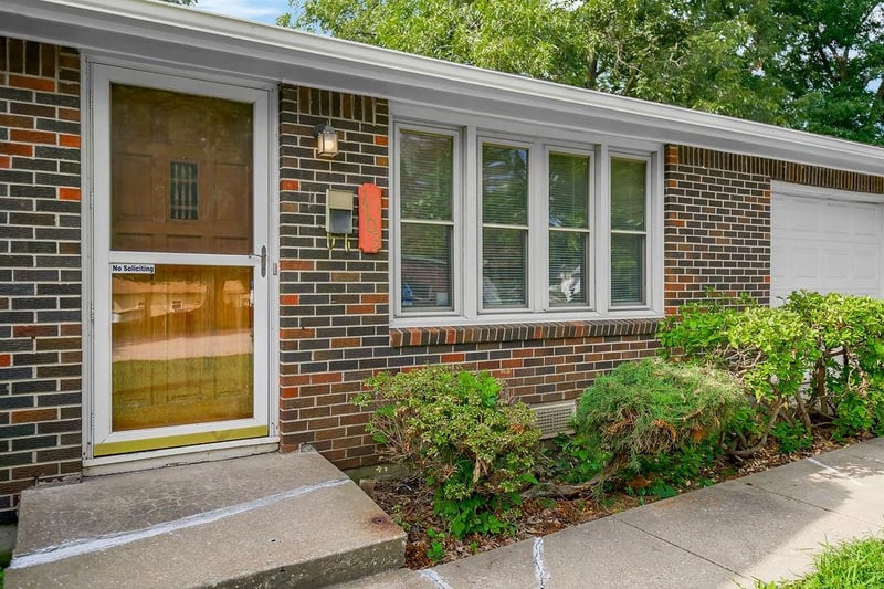 1103 NE 69th St, Kansas City, MO 64118