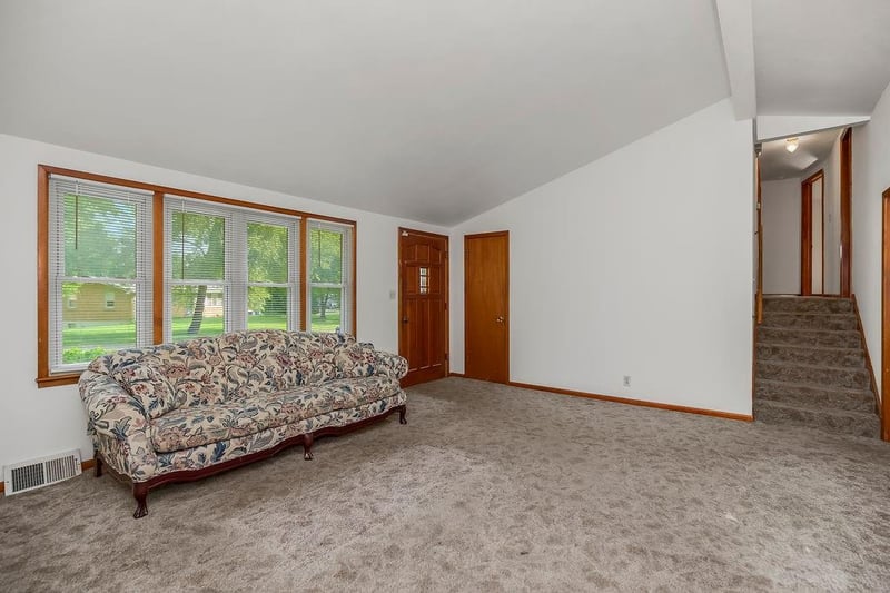 1103 NE 69th St, Kansas City, MO 64118