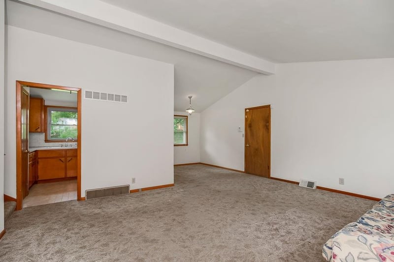 1103 NE 69th St, Kansas City, MO 64118