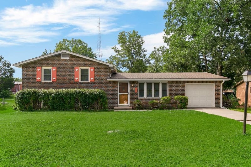 1103 NE 69th St, Kansas City, MO 64118