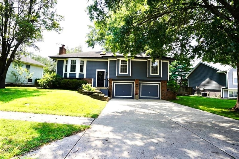 1623 SE Silkwood Ln, Lee's Summit, MO 64063