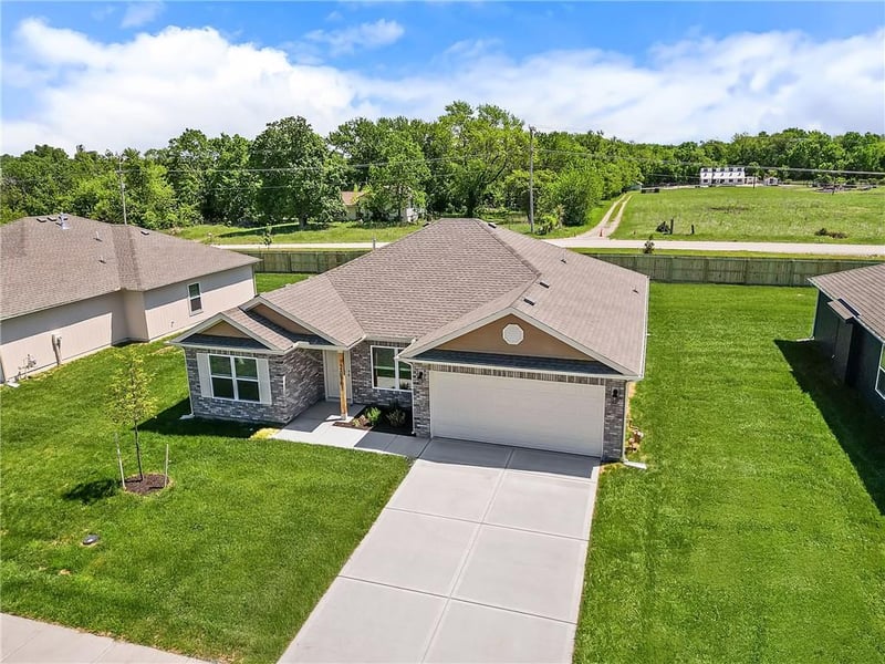 37585 209th St, Edgerton, KS 66021
