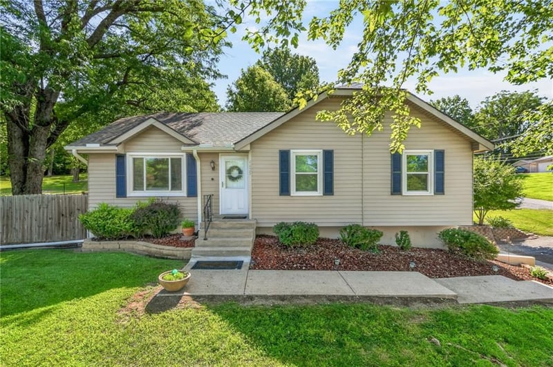 4625 Bennington Ave, Kansas City, MO 64117