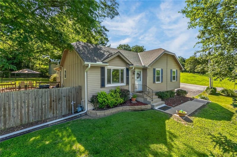 4625 Bennington Ave, Kansas City, MO 64117