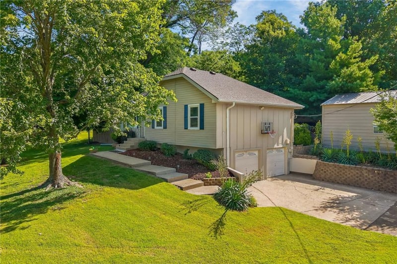 4625 Bennington Ave, Kansas City, MO 64117