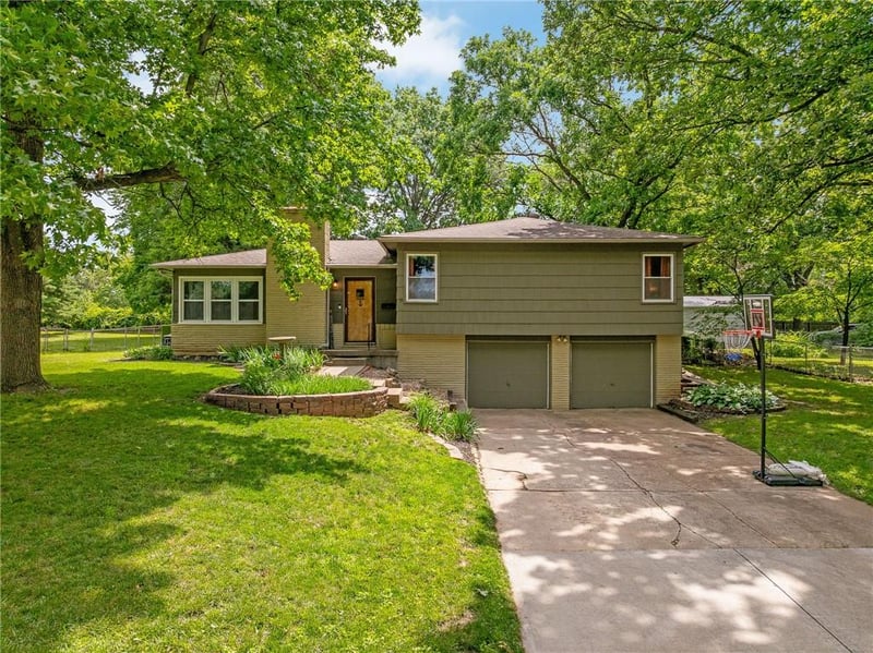 7817 Arlington Ave, Raytown, MO 64138