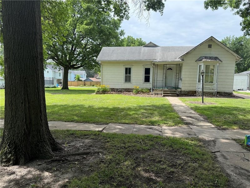 1115 Virginia St, Sabetha, KS 66534
